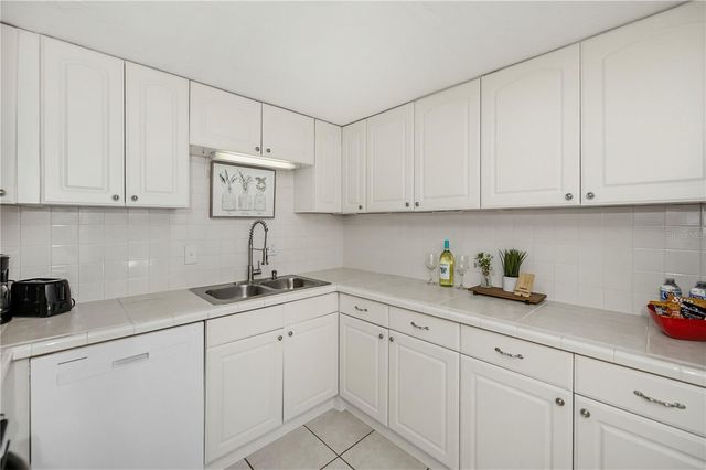 1050 OLYMPIA ROAD, Venice, FL 34293