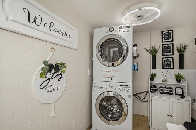 1050 OLYMPIA ROAD, Venice, FL 34293