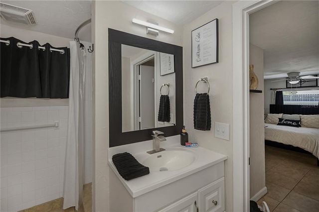 1050 OLYMPIA ROAD, Venice, FL 34293