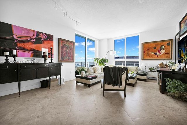 1900 N Bayshore Dr 5103, Miami, FL 33132