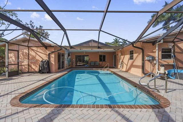 10930 SW 27th Ct, Davie, FL 33328