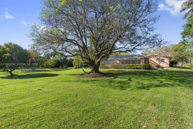 10930 SW 27th Ct, Davie, FL 33328