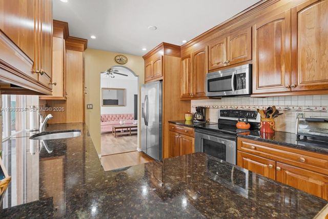 10930 SW 27th Ct, Davie, FL 33328