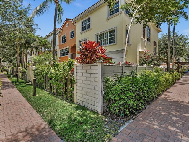 5575 NE Trieste Way, Boca Raton, FL 33487