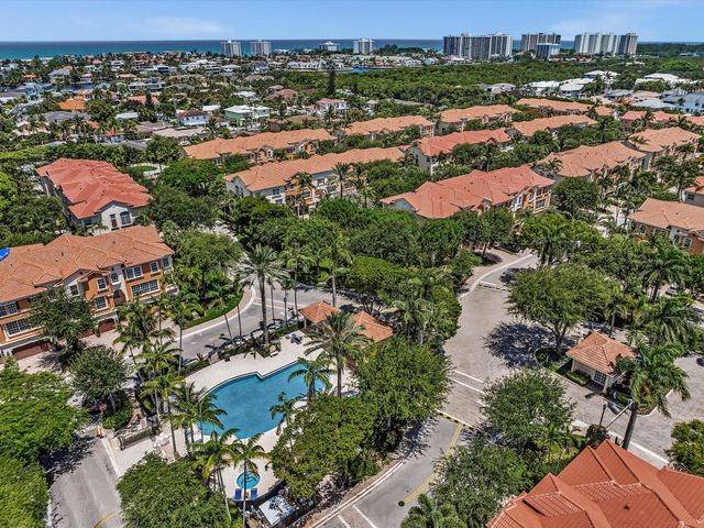 5575 NE Trieste Way, Boca Raton, FL 33487