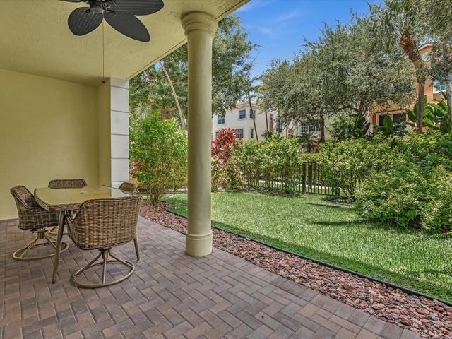 5575 NE Trieste Way, Boca Raton, FL 33487