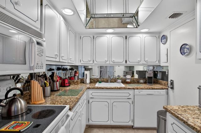2600 N Flagler Drive 911, West Palm Beach, FL 33407