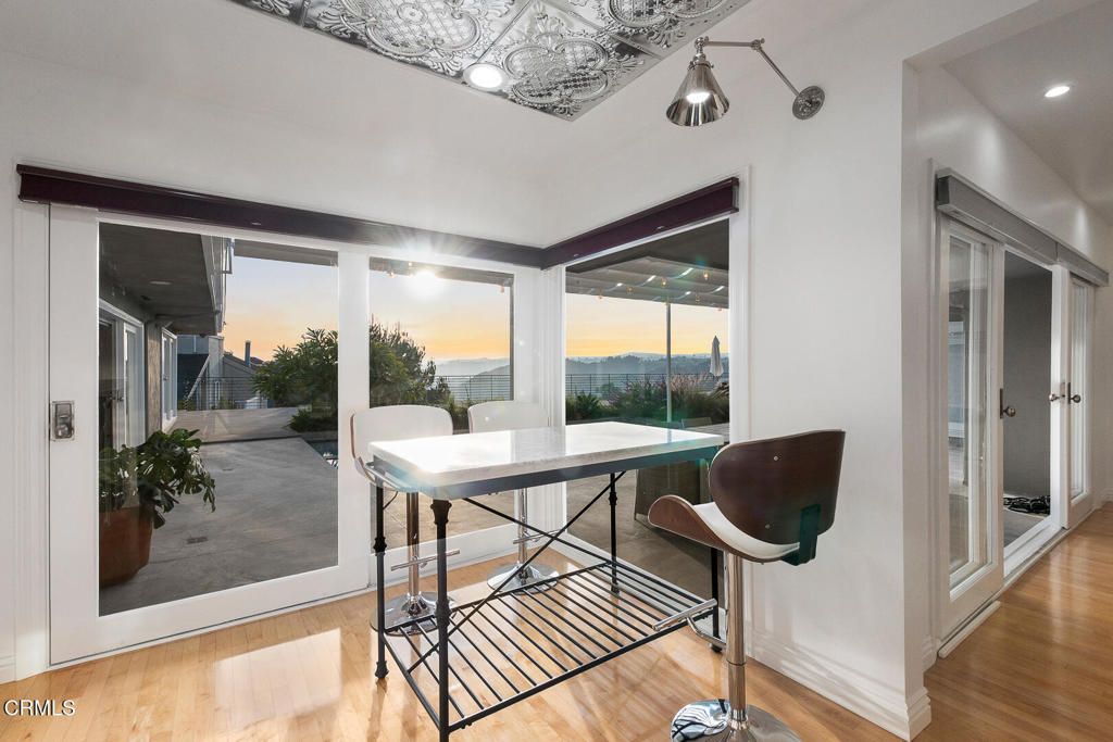 Image 17 of property listing at 9633 Highridge Drive, Beverly Hills, CA 90210