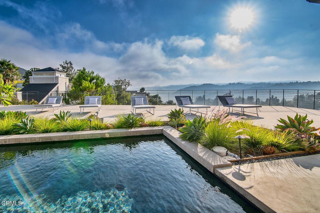 Image 35 of property listing at 9633 Highridge Drive, Beverly Hills, CA 90210