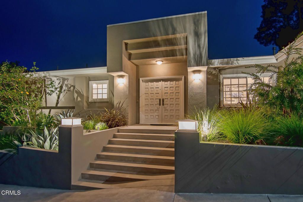 Image 39 of property listing at 9633 Highridge Drive, Beverly Hills, CA 90210