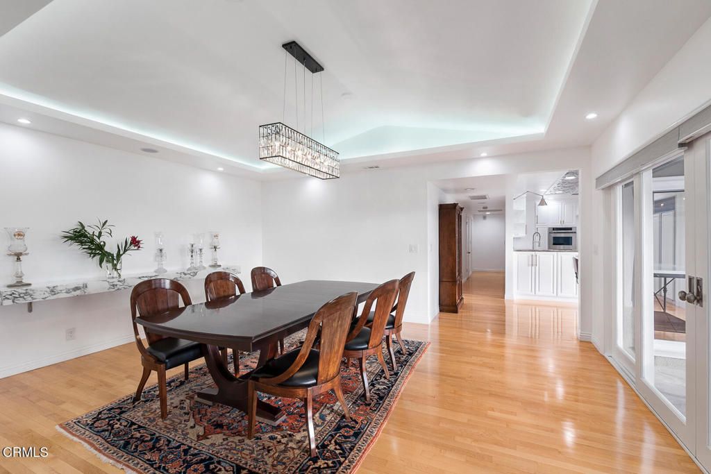 Image 52 of property listing at 9633 Highridge Drive, Beverly Hills, CA 90210