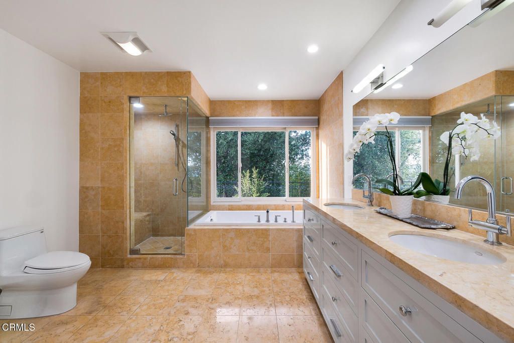 Image 54 of property listing at 9633 Highridge Drive, Beverly Hills, CA 90210
