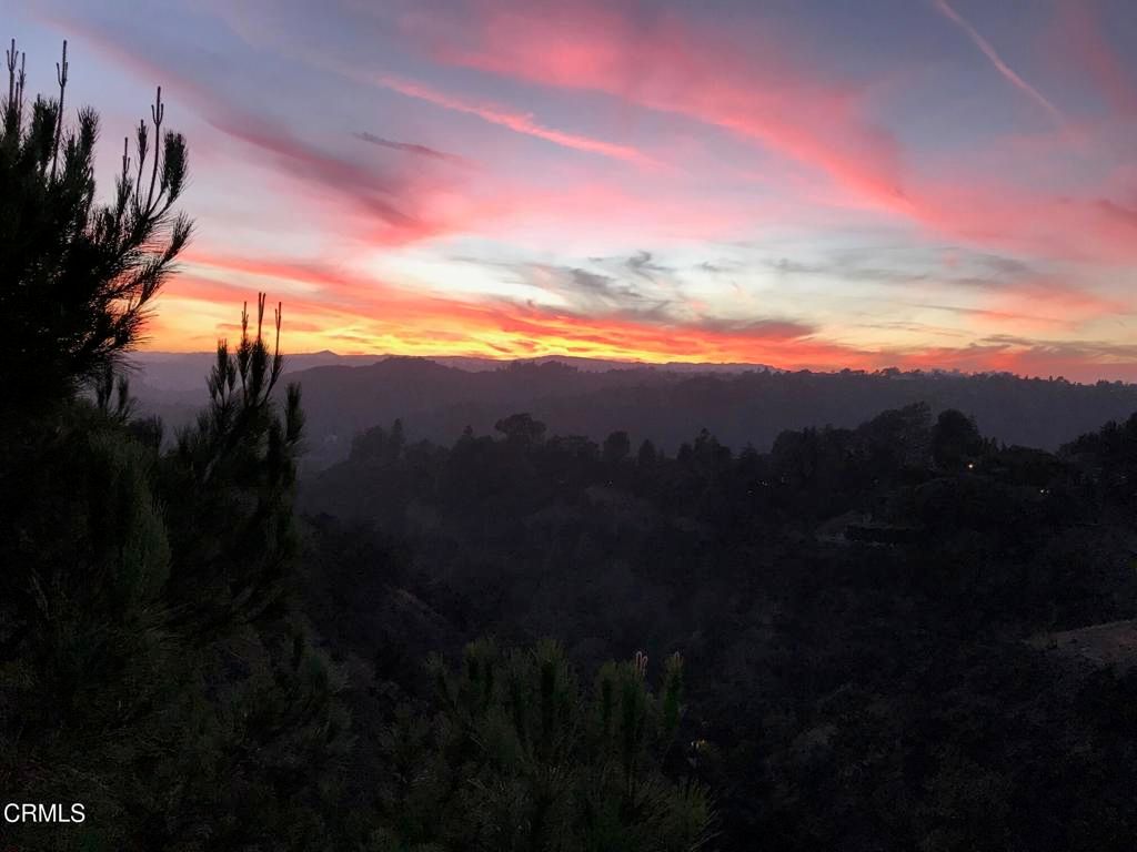 Image 6 of property listing at 9633 Highridge Drive, Beverly Hills, CA 90210