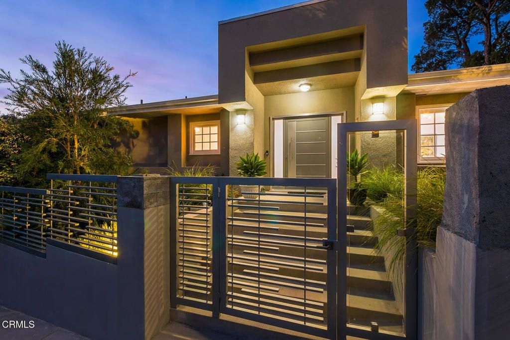 Image 65 of property listing at 9633 Highridge Drive, Beverly Hills, CA 90210