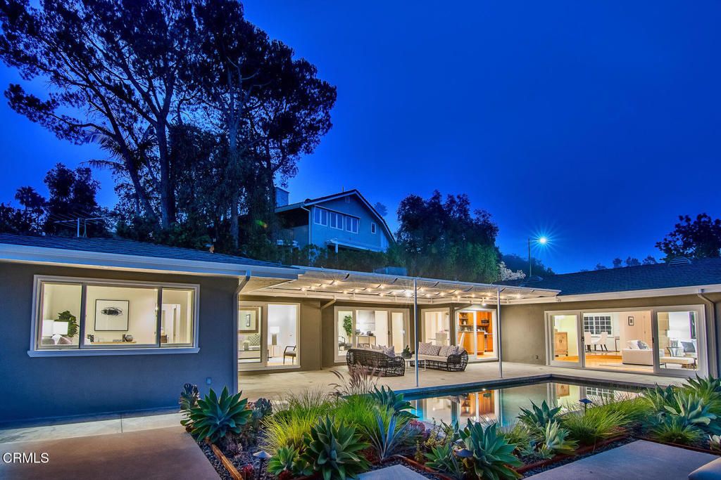 Image 9 of property listing at 9633 Highridge Drive, Beverly Hills, CA 90210