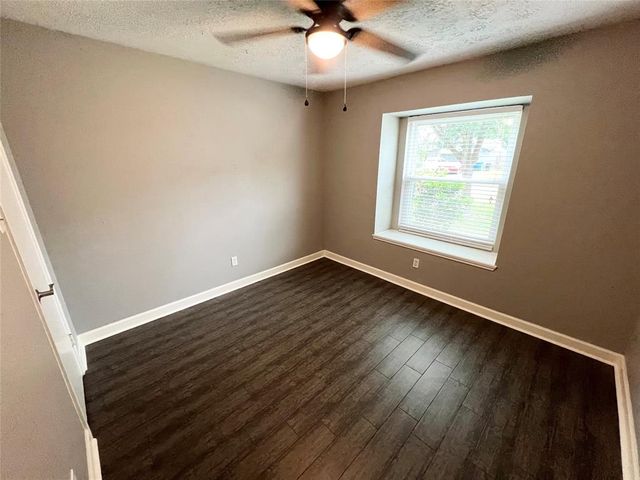 37 Ranch House Loop, Angleton, TX 77515