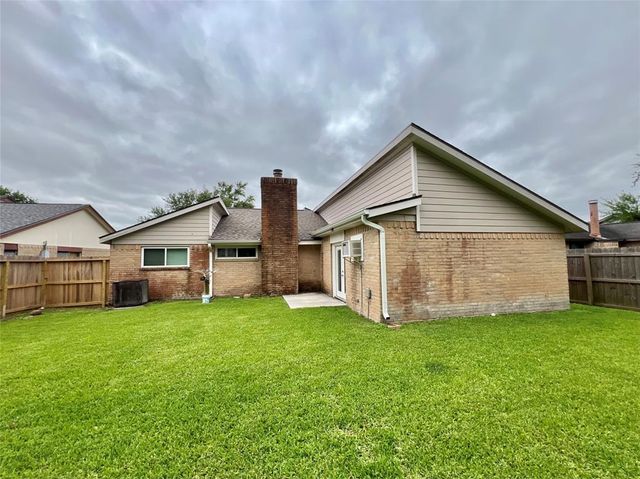 37 Ranch House Loop, Angleton, TX 77515