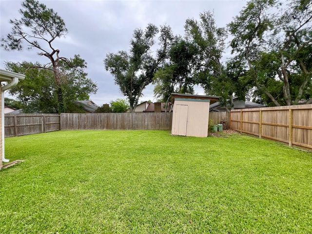 37 Ranch House Loop, Angleton, TX 77515