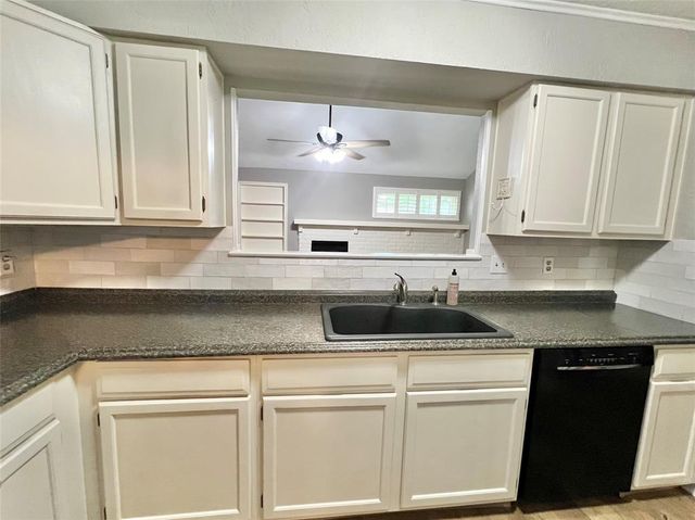37 Ranch House Loop, Angleton, TX 77515