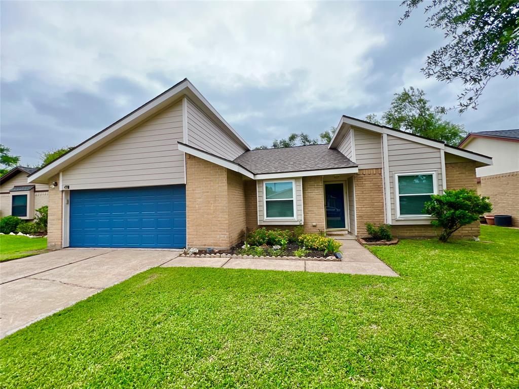37 Ranch House Loop, Angleton, TX 77515
