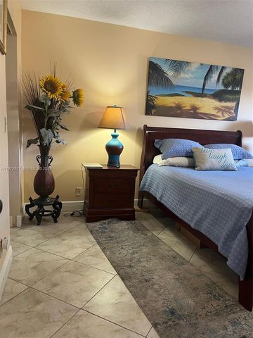 752 Lori Dr 218, Palm Springs, FL 33461