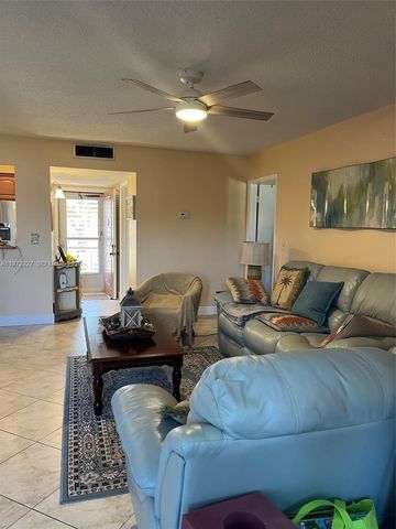 752 Lori Dr 218, Palm Springs, FL 33461