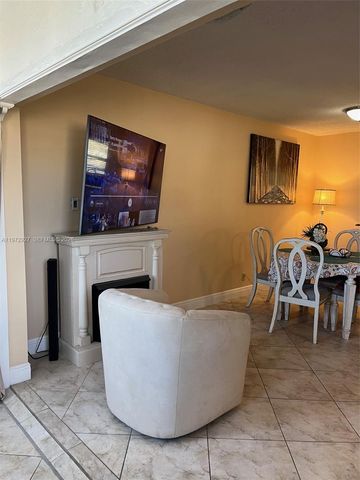 752 Lori Dr 218, Palm Springs, FL 33461