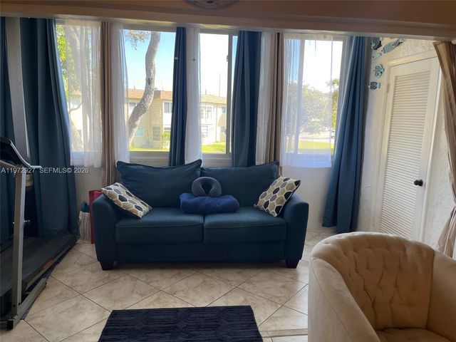 752 Lori Dr 218, Palm Springs, FL 33461