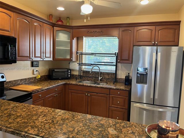 752 Lori Dr 218, Palm Springs, FL 33461