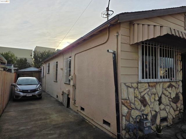 9821 E St, Oakland, CA 94503