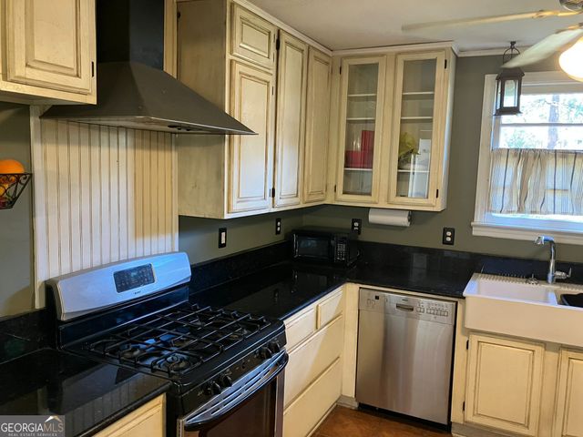 411 Edgewood Drive, Thomasville, GA 31792