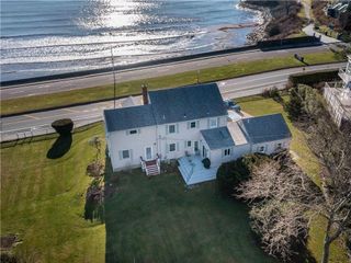 132 Memorial Boulevard, Newport, RI 02840