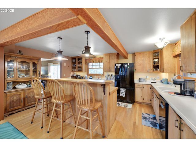 16441 S HENRICI Rd, Oregon City, OR 97045