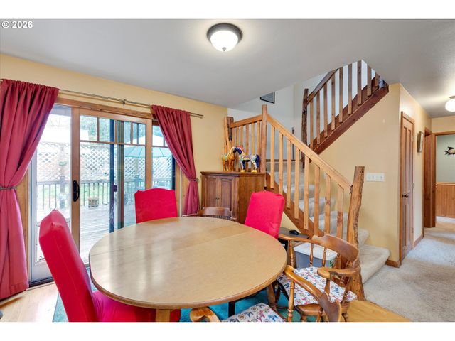 16441 S HENRICI Rd, Oregon City, OR 97045