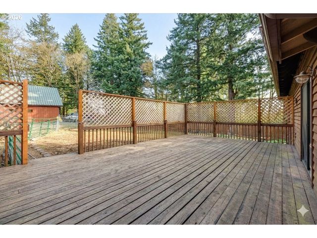 16441 S HENRICI Rd, Oregon City, OR 97045