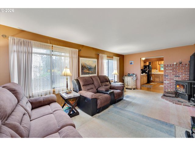 16441 S HENRICI Rd, Oregon City, OR 97045