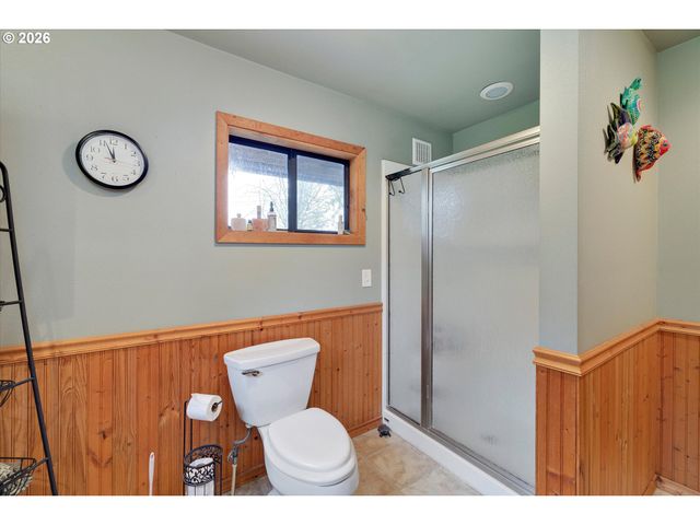 16441 S HENRICI Rd, Oregon City, OR 97045