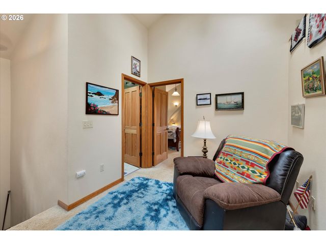 16441 S HENRICI Rd, Oregon City, OR 97045