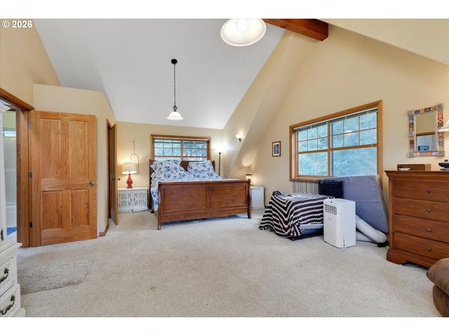 16441 S HENRICI Rd, Oregon City, OR 97045