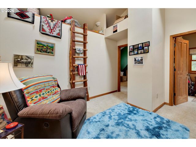 16441 S HENRICI Rd, Oregon City, OR 97045