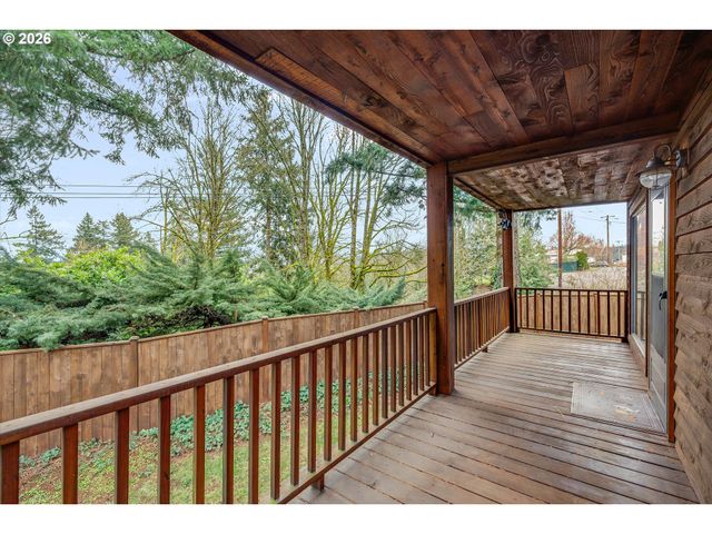 16441 S HENRICI Rd, Oregon City, OR 97045