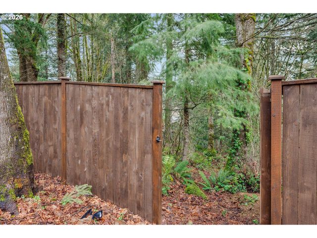 16441 S HENRICI Rd, Oregon City, OR 97045