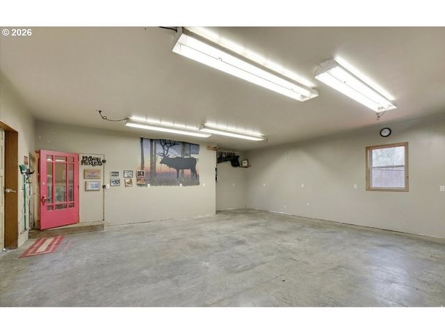 16441 S HENRICI Rd, Oregon City, OR 97045