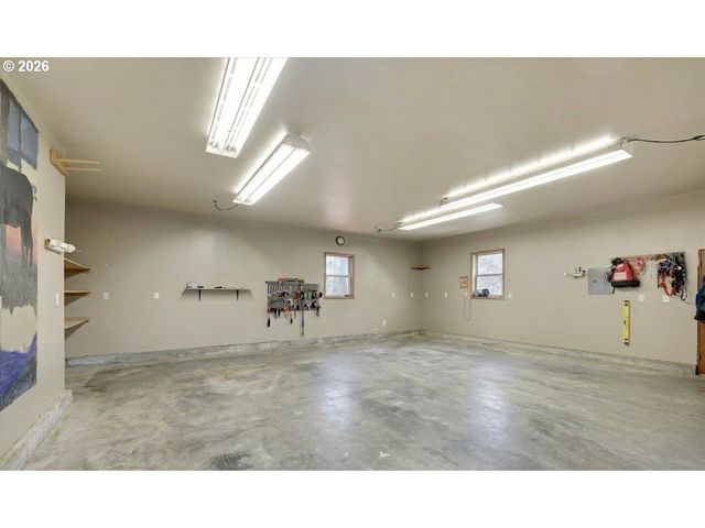 16441 S HENRICI Rd, Oregon City, OR 97045