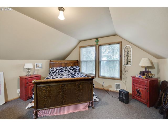 16441 S HENRICI Rd, Oregon City, OR 97045