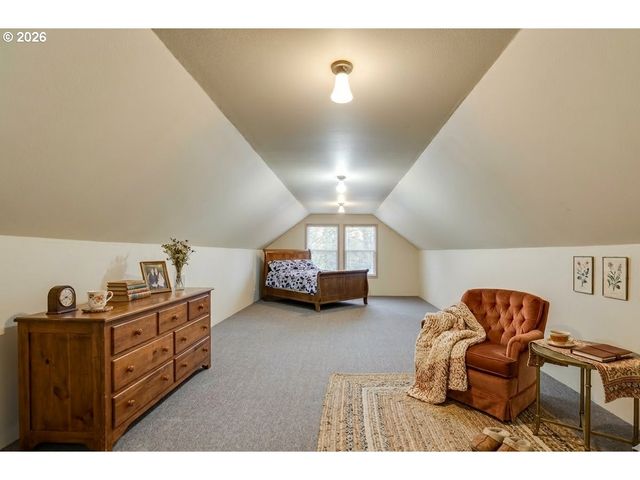 16441 S HENRICI Rd, Oregon City, OR 97045