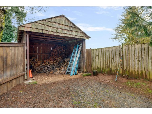 16441 S HENRICI Rd, Oregon City, OR 97045