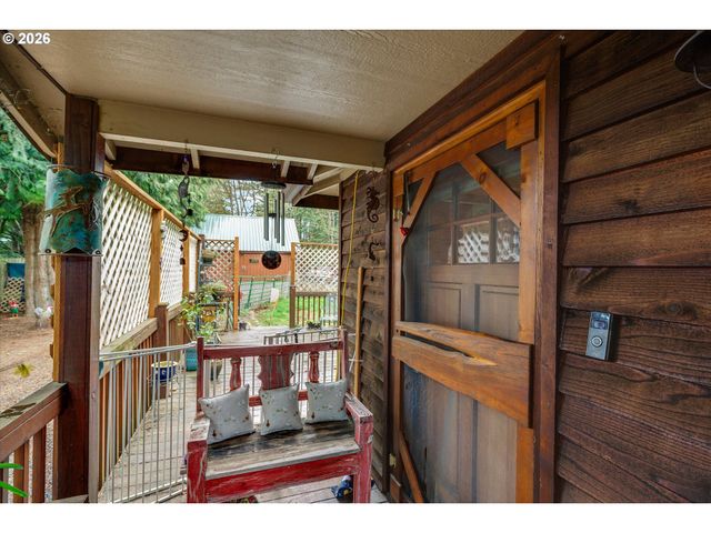 16441 S HENRICI Rd, Oregon City, OR 97045