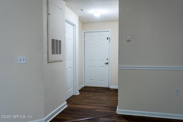 8550 TOUCHTON Road 217, Jacksonville, FL 32216