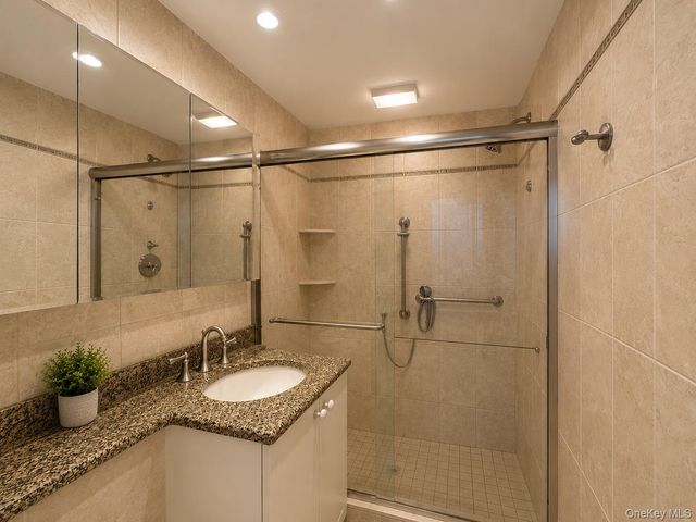 27110 Grand Central Parkway 7V, Floral Park, NY 11005